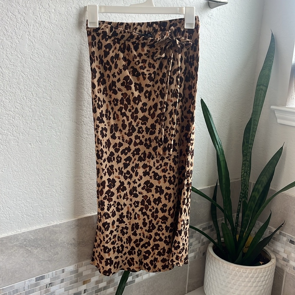 Gap cheetah midi skirt